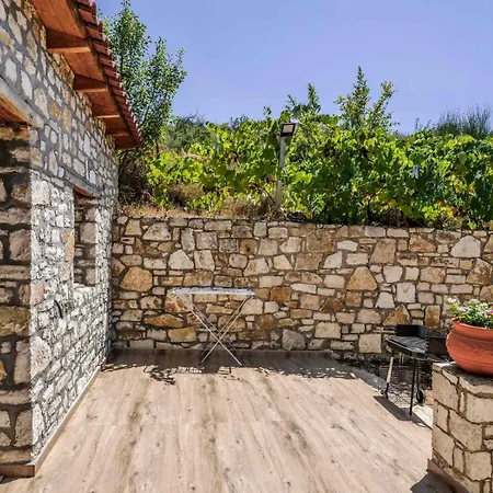 Nyaraló Mairymairy Himara